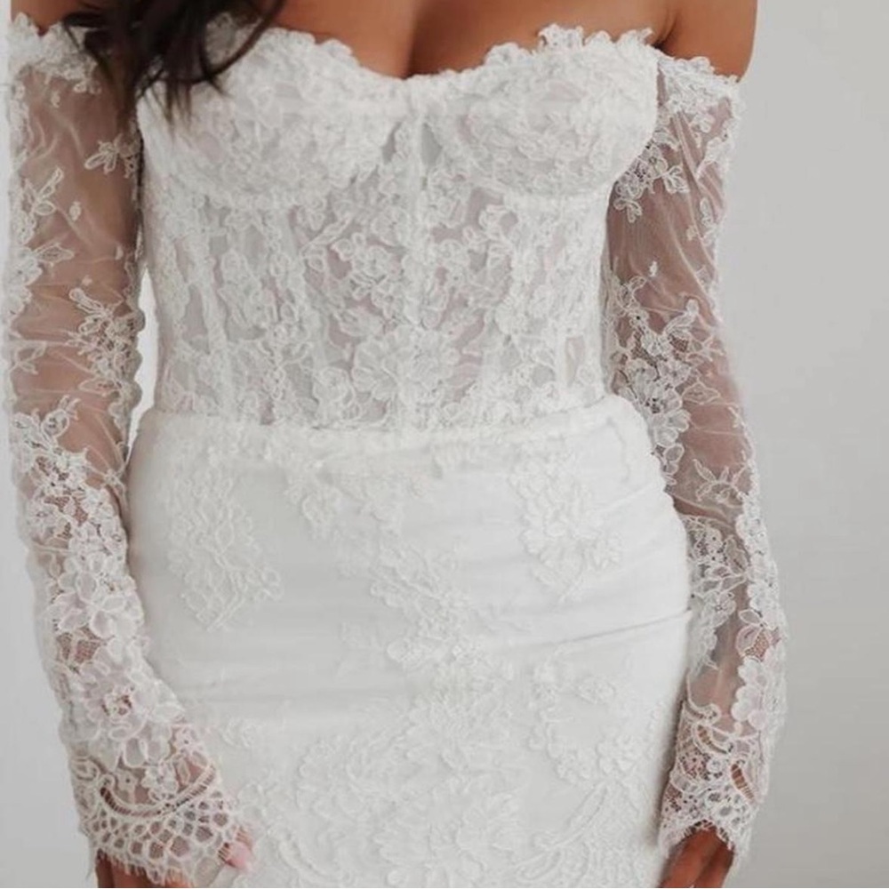 UNTAMED PETALS BY AMANDA JUDGE White Lace Off-Shoulder Dress